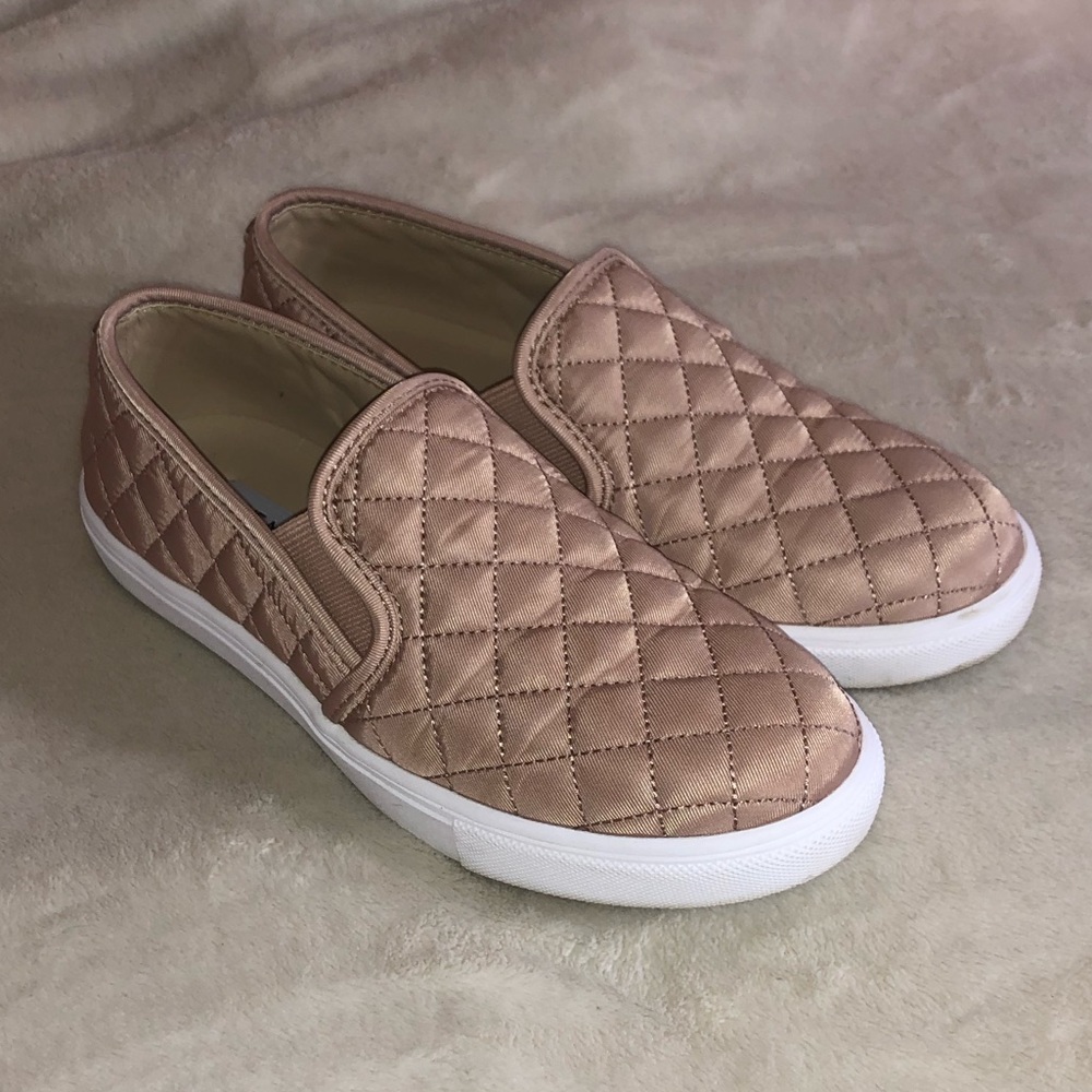 STEVEN MADDEN ECNTRCQT BLUSH Slip-on Sneaker